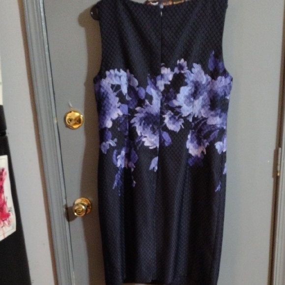 Tahari Stylish And Comfortable Navy and Purple Floral Dress - Picture 3 of 3